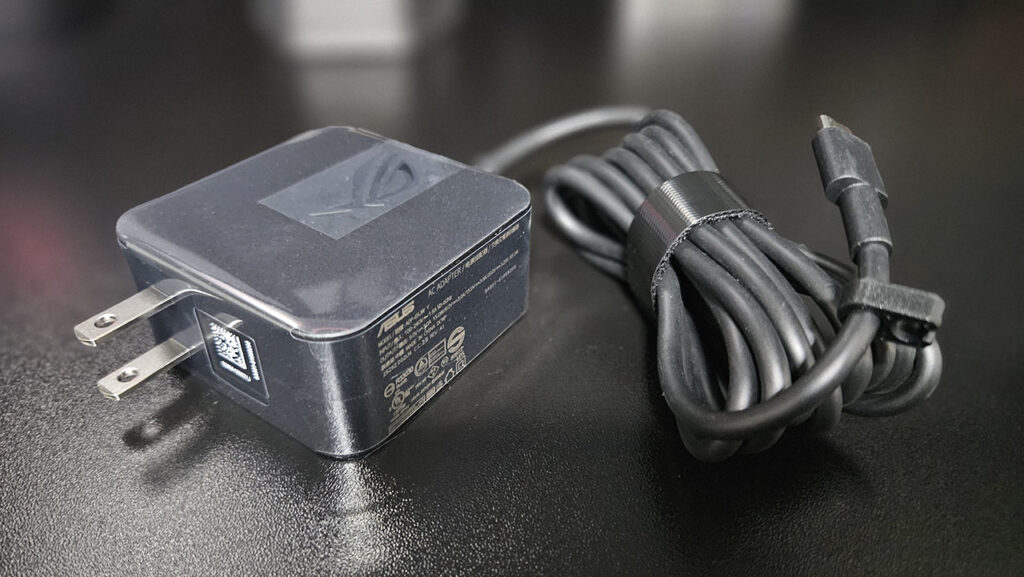 ROG Xbox Ally X付属充電アダプター