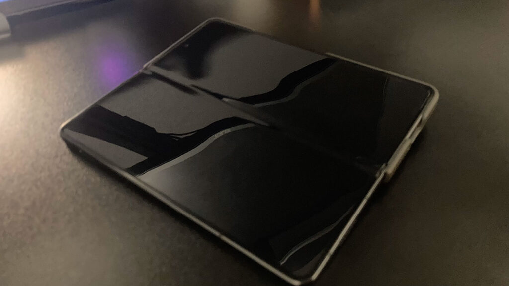 Z Fold5がフィルム張替えで綺麗に