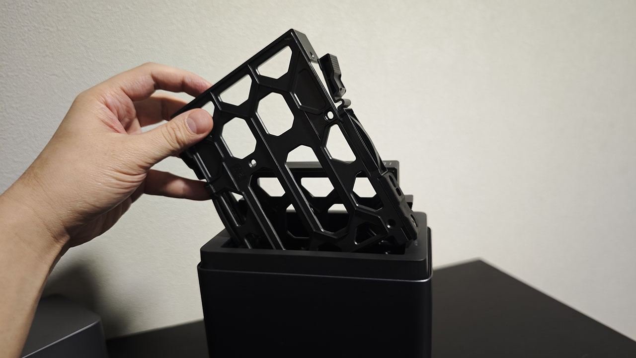 UGREEN NASync DH2300