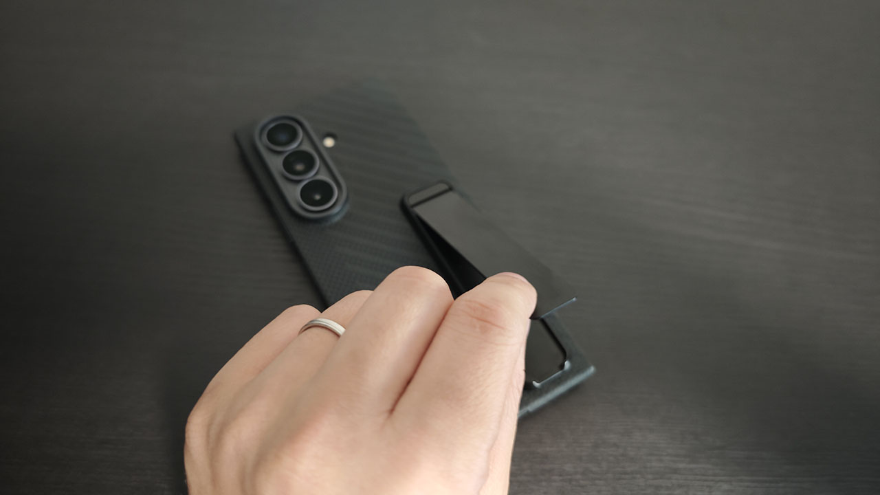Galaxy Z Fold8 Ultra Carbon