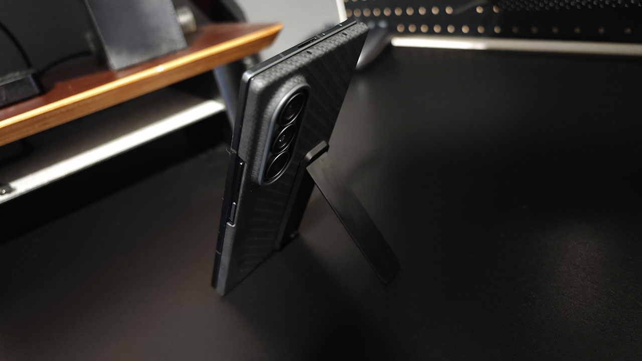 Galaxy Z Fold8 Ultra Carbon