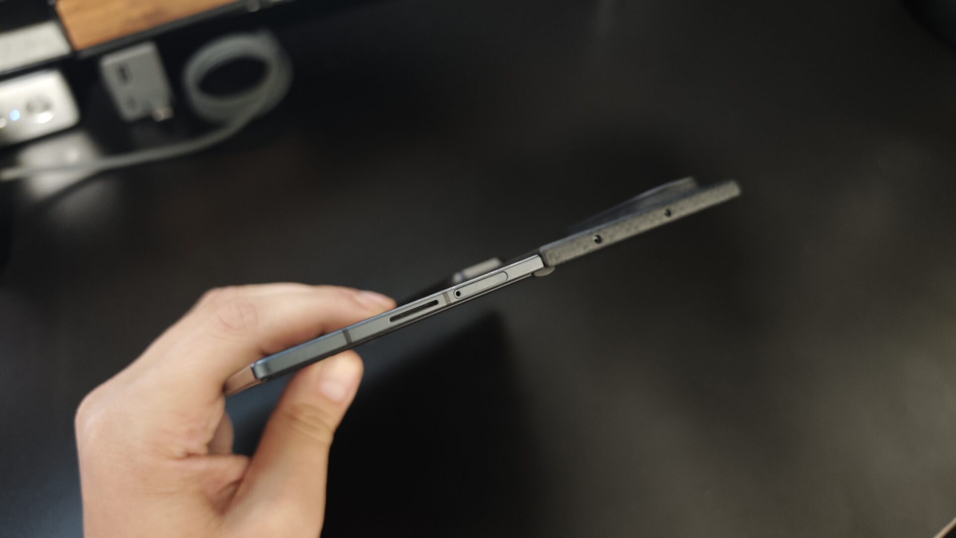 Galaxy Z Fold8 Ultra Carbon