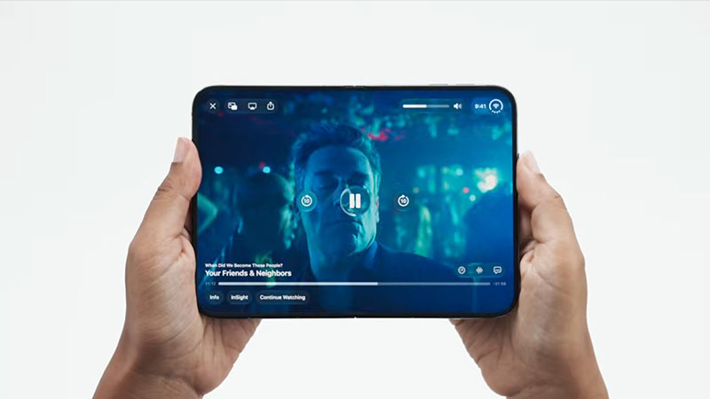 iPhone Duoの横長ディスプレイで動画を再生