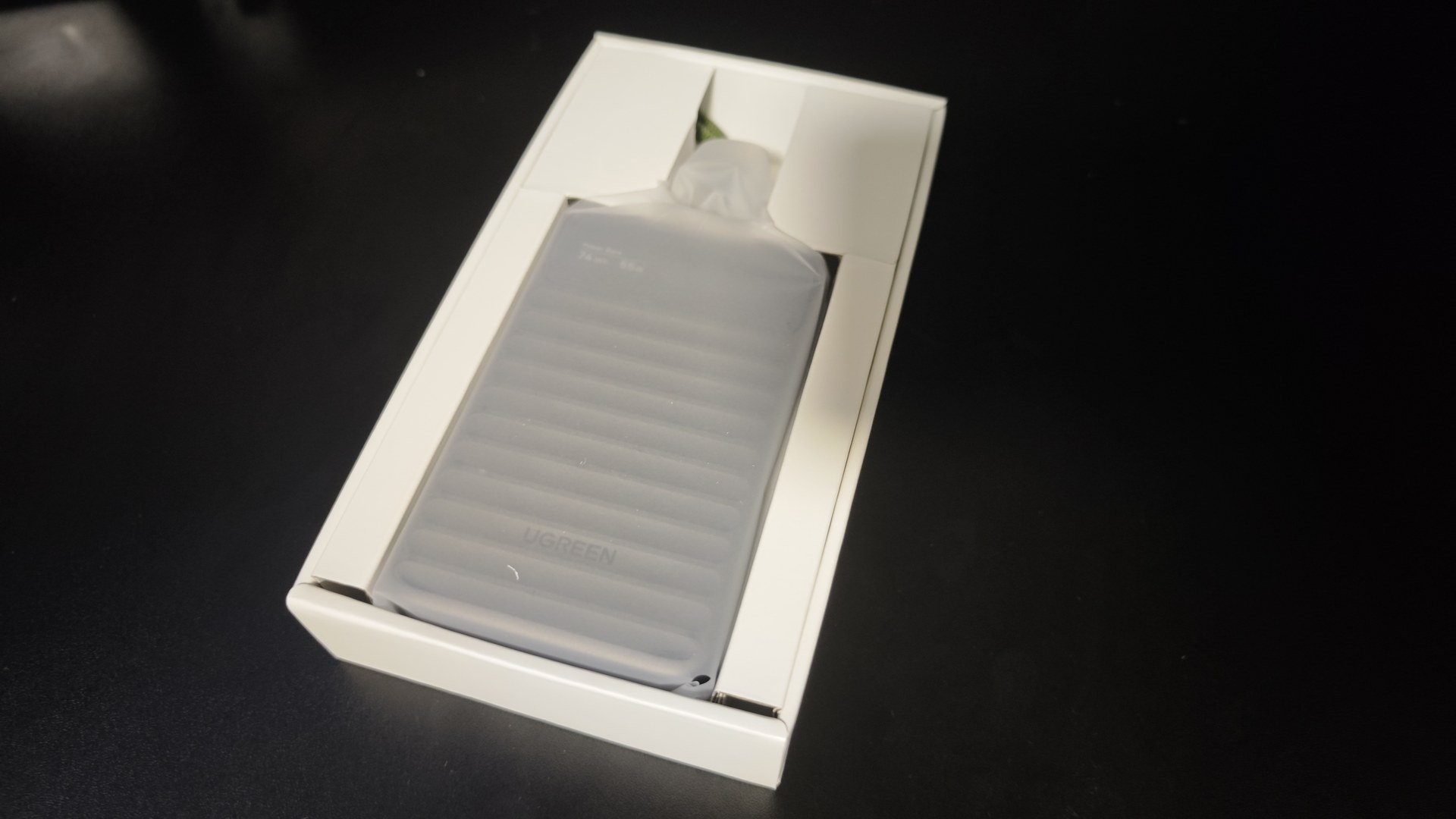 UGREEN Nexode Wavy 開封したところ