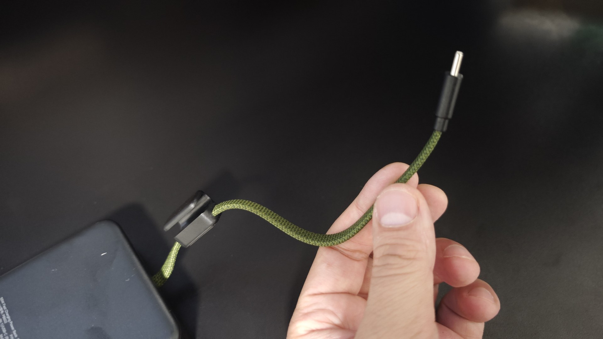 UGREEN Nexode Wavy 本体一体型のストラップ式USB-Cケーブル