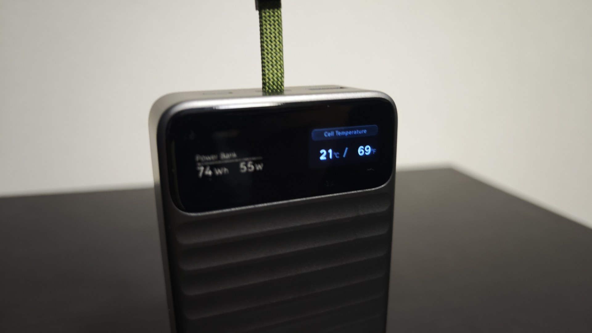 UGREEN Nexode Wavy ディスプレイのセル温度表示