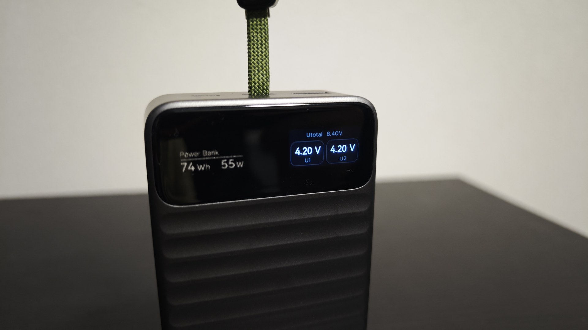 UGREEN Nexode Wavy ディスプレイのセル電圧表示